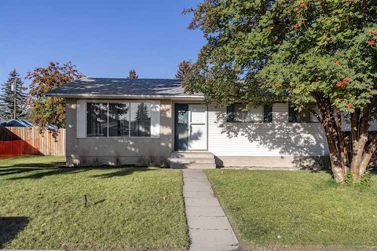 40 Pennsburg Place SE Calgary, AB T2A 2J5