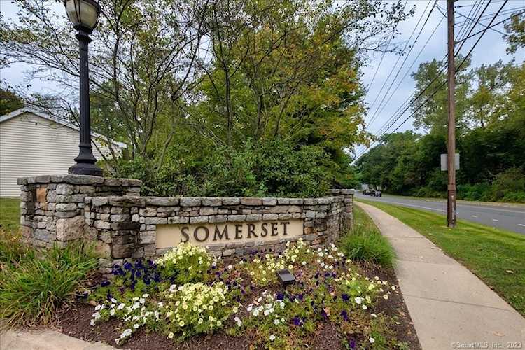 1 King Philip Dr #302 West Hartford, CT 06117