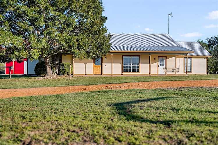 431 Glass LN Bastrop, TX 78602