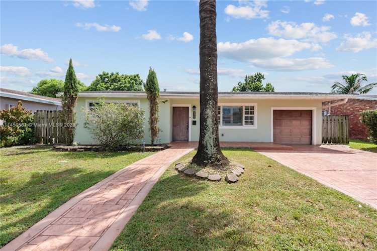 8360 NW 26th Pl Sunrise, FL 33322