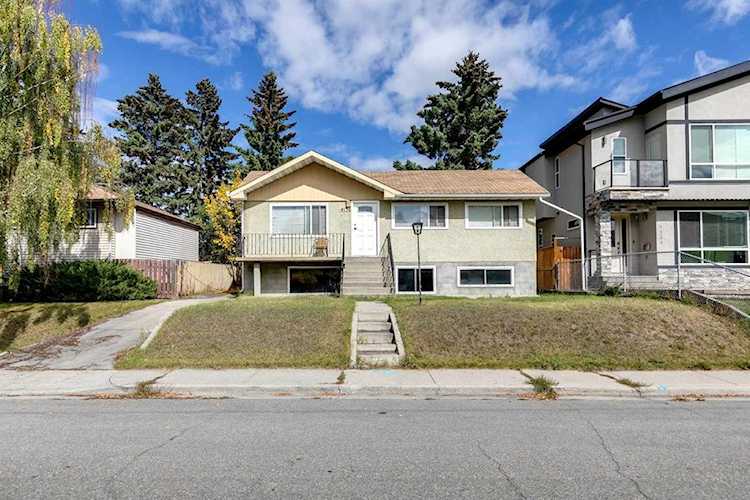 4136 7 Ave SW Calgary, AB T3C0E2