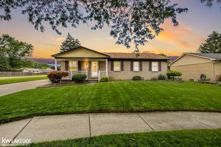13103 Carnaby Ct Sterling Heights, MI 48313