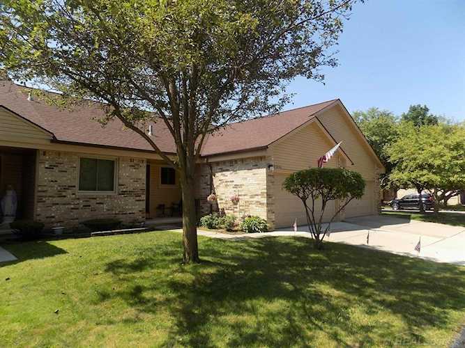 2258 Heritage Pointe Unit 26 Dr Sterling Heights, MI 48314