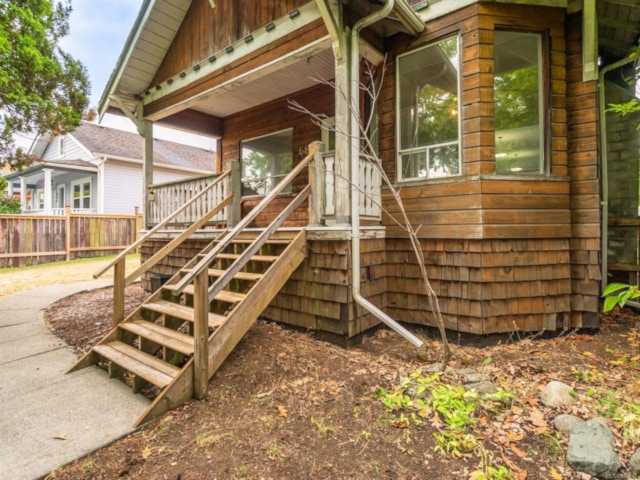 688 Nicol St Nanaimo, BC V9R 4T9