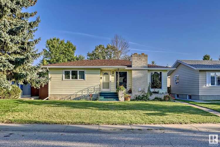784 Lee Ridge Road Edmonton, AB T6K 0P7