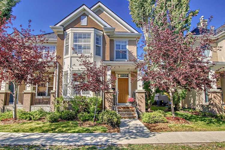14 Prestwick Estate Gate SE Calgary, AB T2Z 4B6