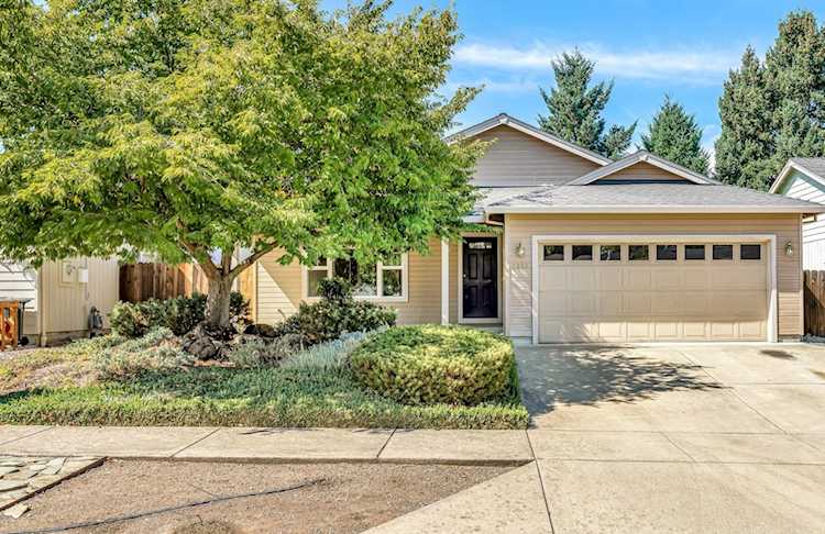 2338 Lillian St Medford, OR 97501