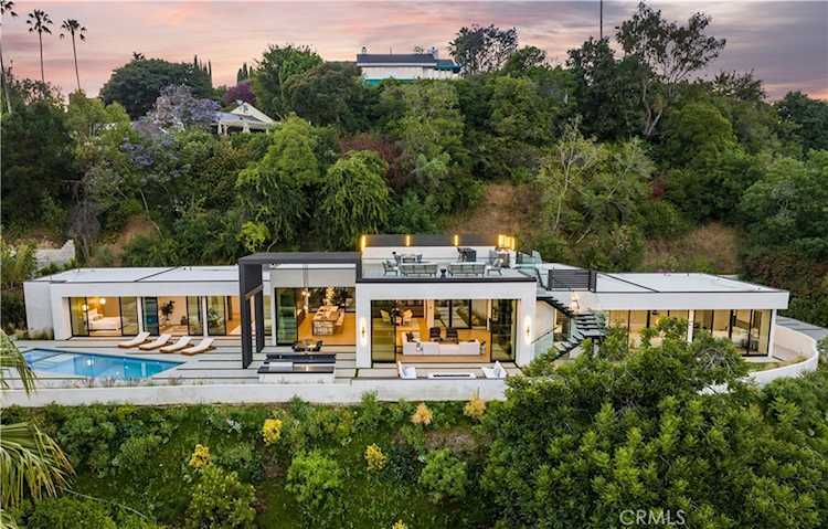 11001 W Sunset Blvd Los Angeles, CA 90049