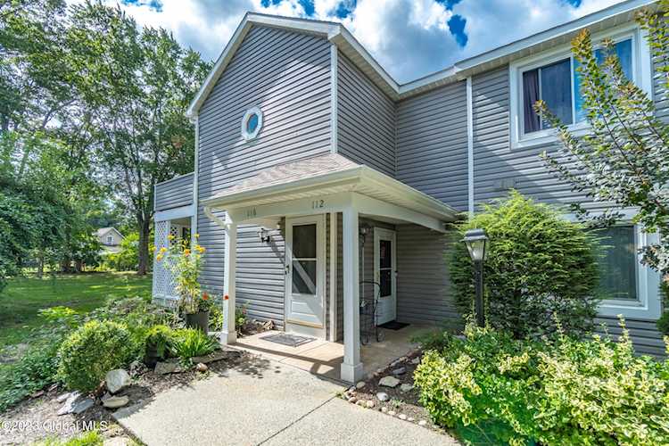 1976 Curry Rd Schenectady, NY 12303