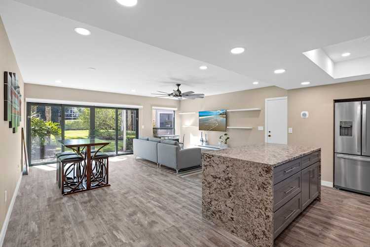 11863 Wimbledon Circle #438 Wellington, FL 33414