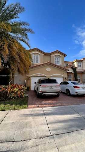 11225 NW 74th Ter Doral, FL 33178