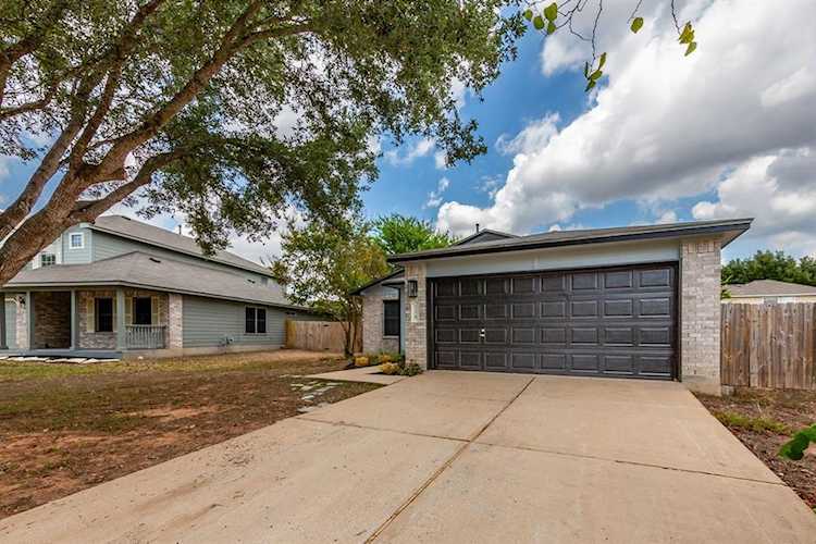 724 Annika WAY Bastrop, TX 78602