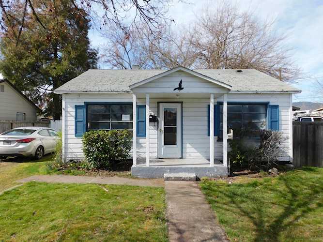 522 S 4th St Central Point, OR 97502