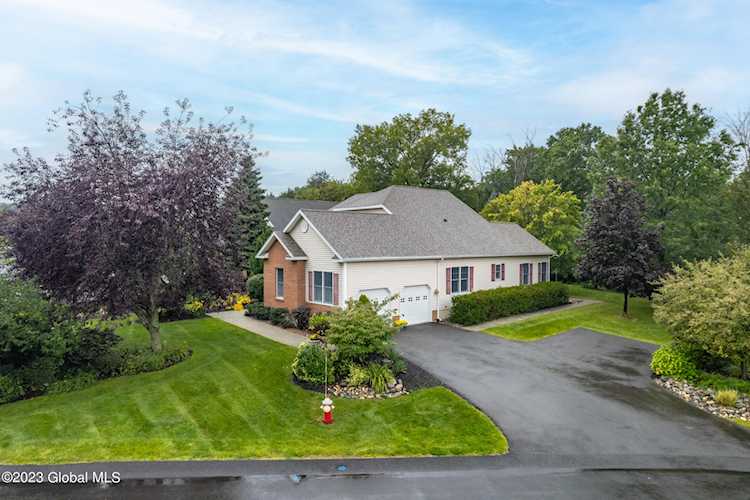 76 Cheshire Way Loudonville, NY 12211