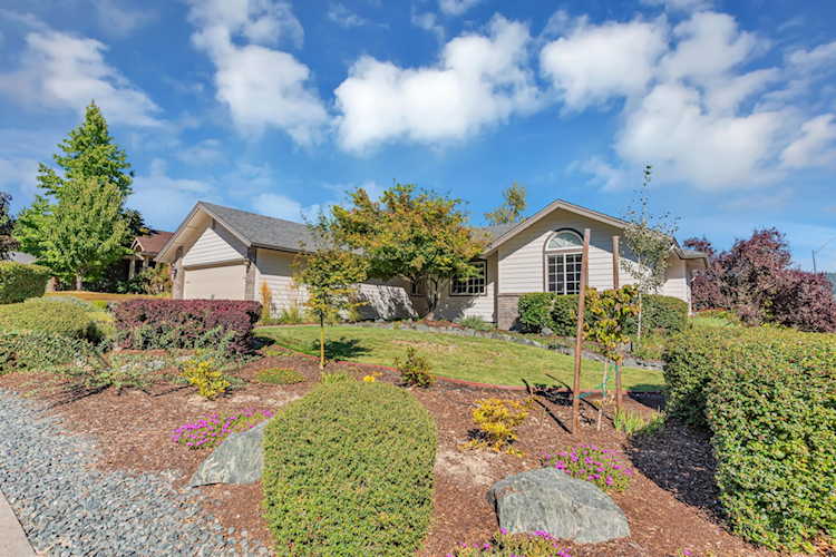 2001 NW Crown St Grants Pass, OR 97526