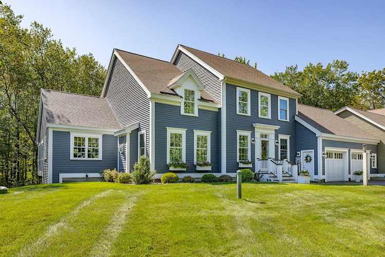 8 Lydia Ln Newington, NH 03801