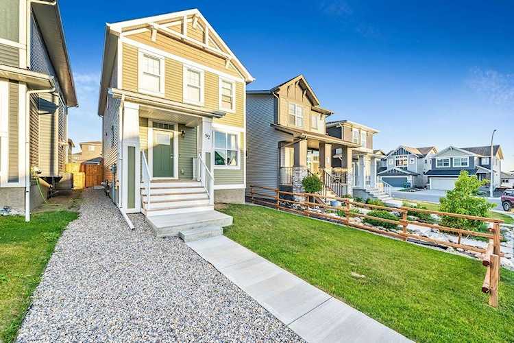 92 Heritage Heights Cochrane, AB T4C 2R4