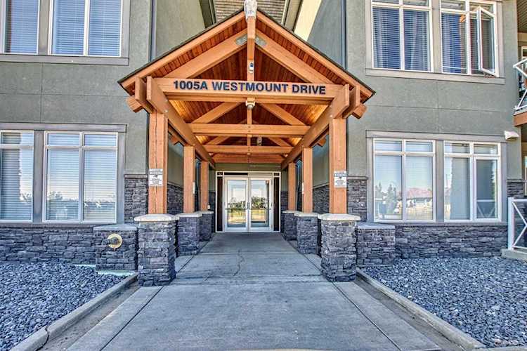 1005A Westmount Dr #104 Strathmore, AB T1P0C3
