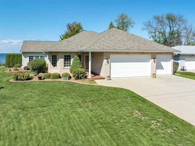 9565 N Bay Shore Ln Luxemburg, Town of Red River, WI 54217-9630