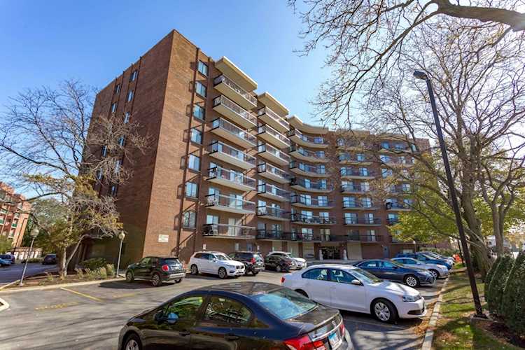 711 S River Rd #303 Des Plaines, IL 60016 | MLS 11886214 | Burling Square Group Photo 1