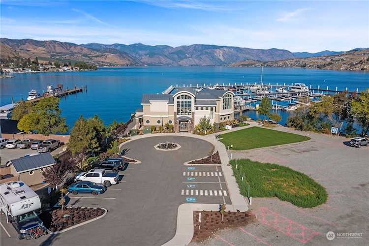 1350 W Woodin Ave #B8 Chelan, WA 98816