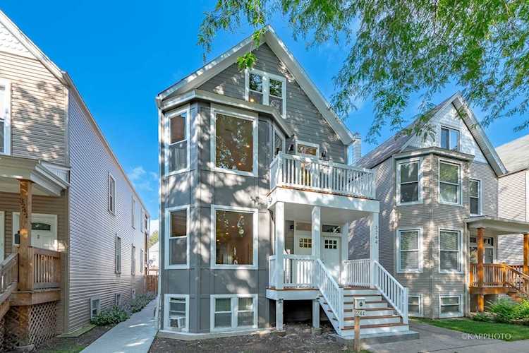 3244 N Ridgeway Ave Chicago, IL 60618