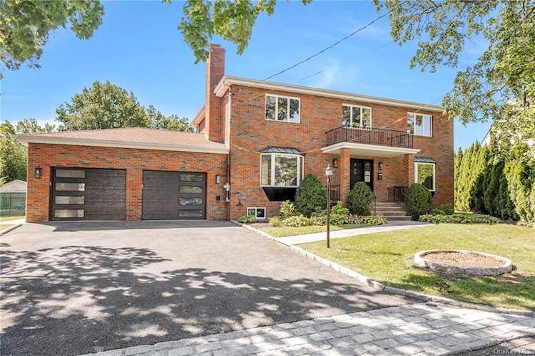 3 Deerfield Ave Eastchester, NY 10709