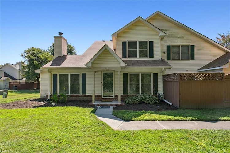 212 Burman Wood Dr Hampton, VA 23666