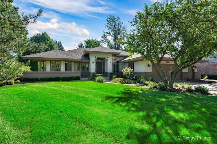 8s221 Aintree Dr Naperville, IL 60540