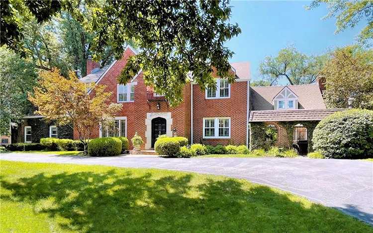 6030 Ward Parkway Kansas City, MO 64113