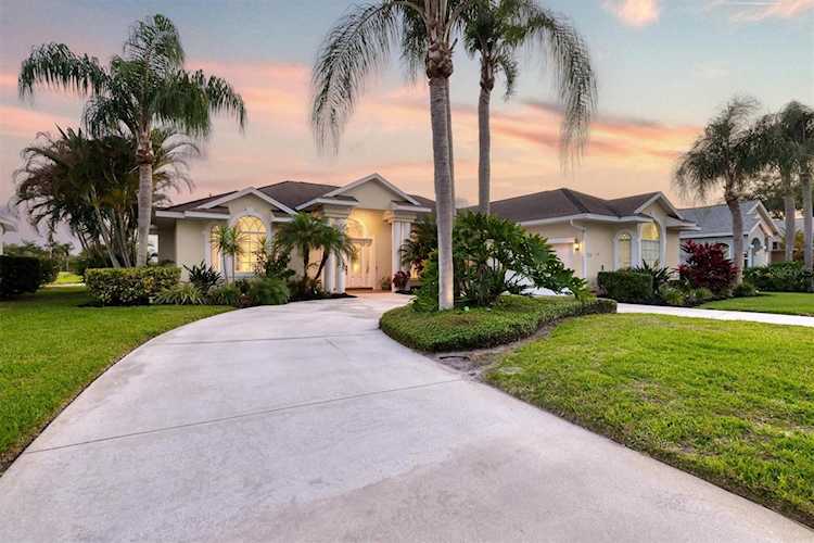 9910 Laurel Valley Avenue CIRCLE Bradenton, FL 34202