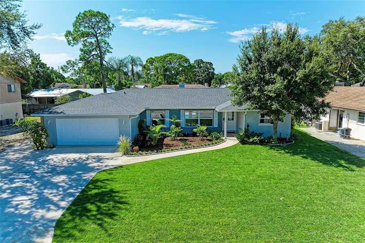 5407 3rd Avenue Dr NW Bradenton, FL 34209