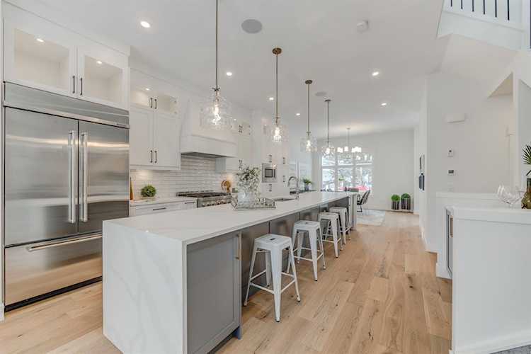 4616 19 Ave NW Calgary, AB T3B 0S4
