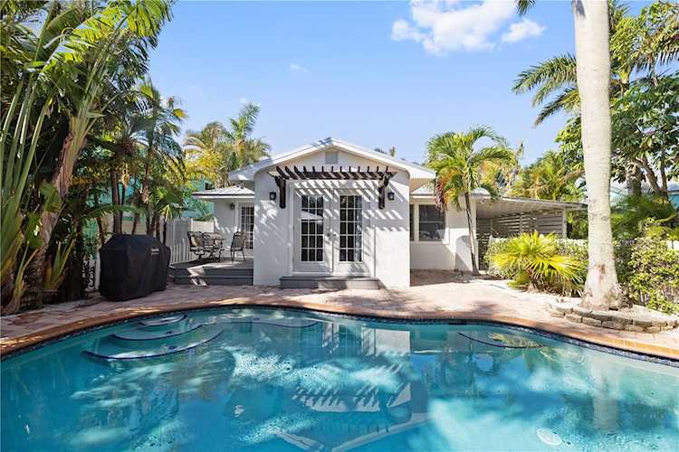 2914 Gulf Dr Holmes Beach, FL 34217