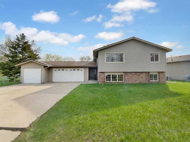 7909 82nd Avenue N Brooklyn Park, MN 55445