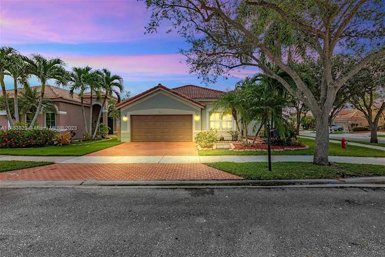 814 Kapok Way Weston, FL 33327