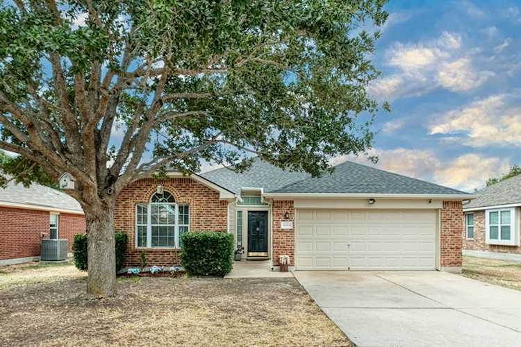 6004 Lone Star CT Hutto, TX 78634