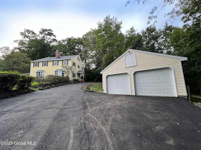 1271 Lock 7 Rd Schenectady, NY 12309