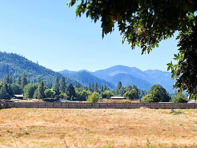 2923 Rogue River Hwy Gold Hill, OR 97525