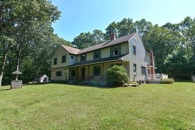 476 Hazel Street Uxbridge, MA 01569