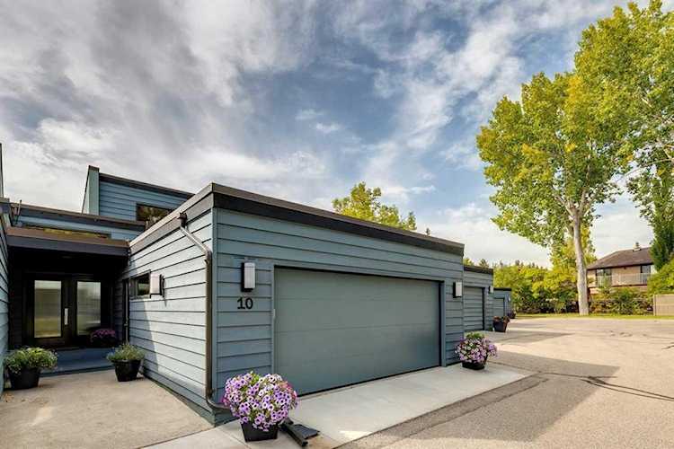 2200 Varsity Estates Dr NW #10 Calgary, AB T3B 4Z8