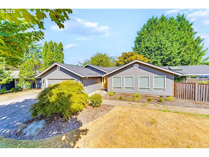 8820 SW Avon CT Portland, OR 97224