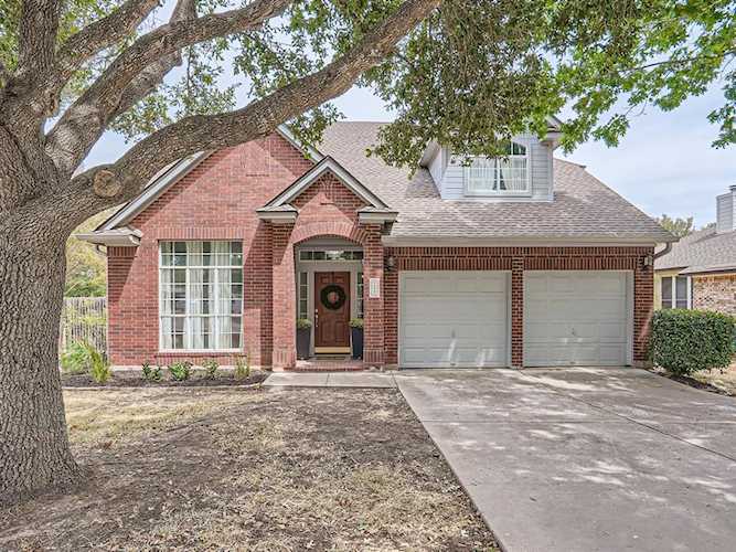 2724 Winding Brook DR Austin, TX 78748
