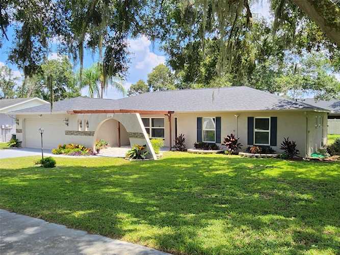 2201 Summit View Dr Valrico, FL 33596