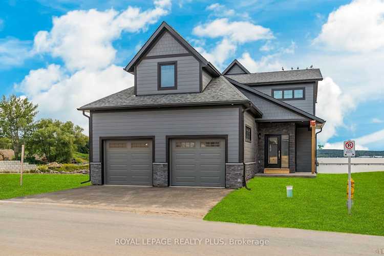 8 Navigator Rd Penetanguishene, ON L9M 0W6