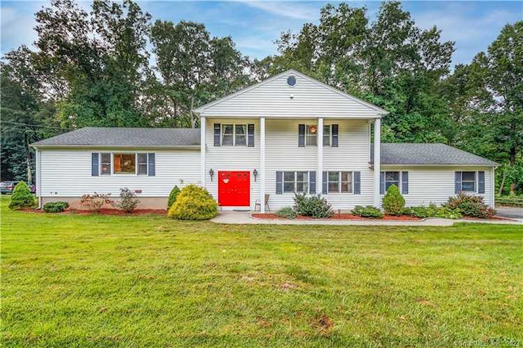 30 Woodsend Ave Shelton, CT 06484