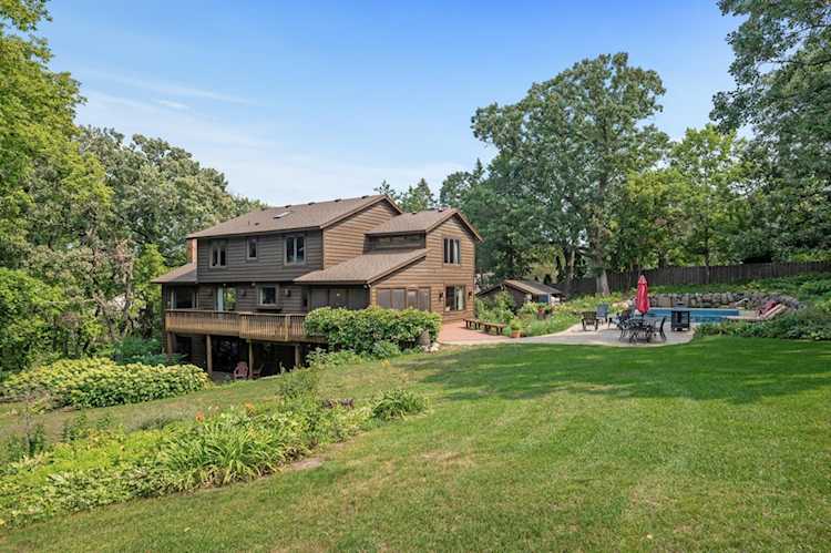 5617 River Bluff Drive Bloomington, MN 55437