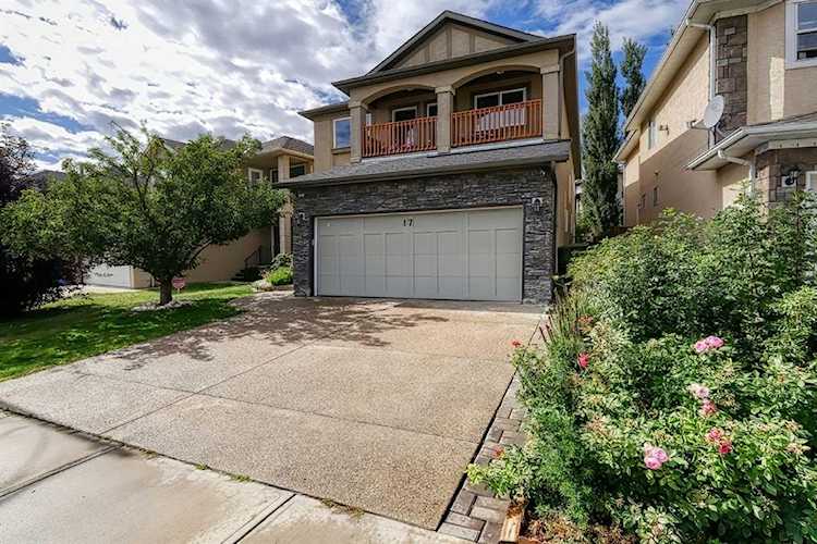 17 Sherwood Parade NW Calgary, AB T3R 1R1