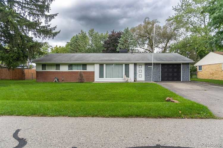 41150 N Mcmahon Circle Novi, MI 48375