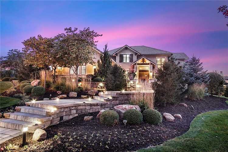 14650 Cedar St Leawood, KS 66224